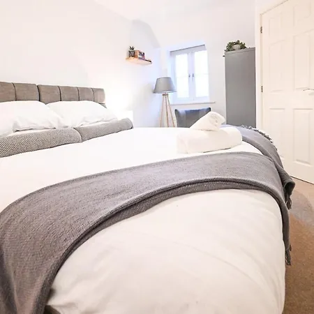 Two Bedroom Flat By Littlepiggyrentals Short Lets & Serviced Accommodation Cranfield With Balcony & Fast Wi-Fi Exterior photo