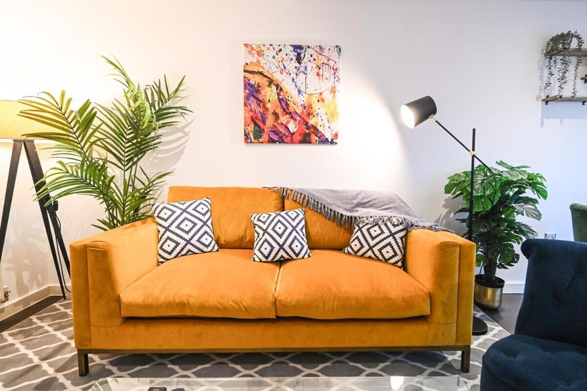 Two Bedroom Flat By Littlepiggyrentals Short Lets & Serviced With Balcony & Fast Wi-fi Apartment Cranfield
