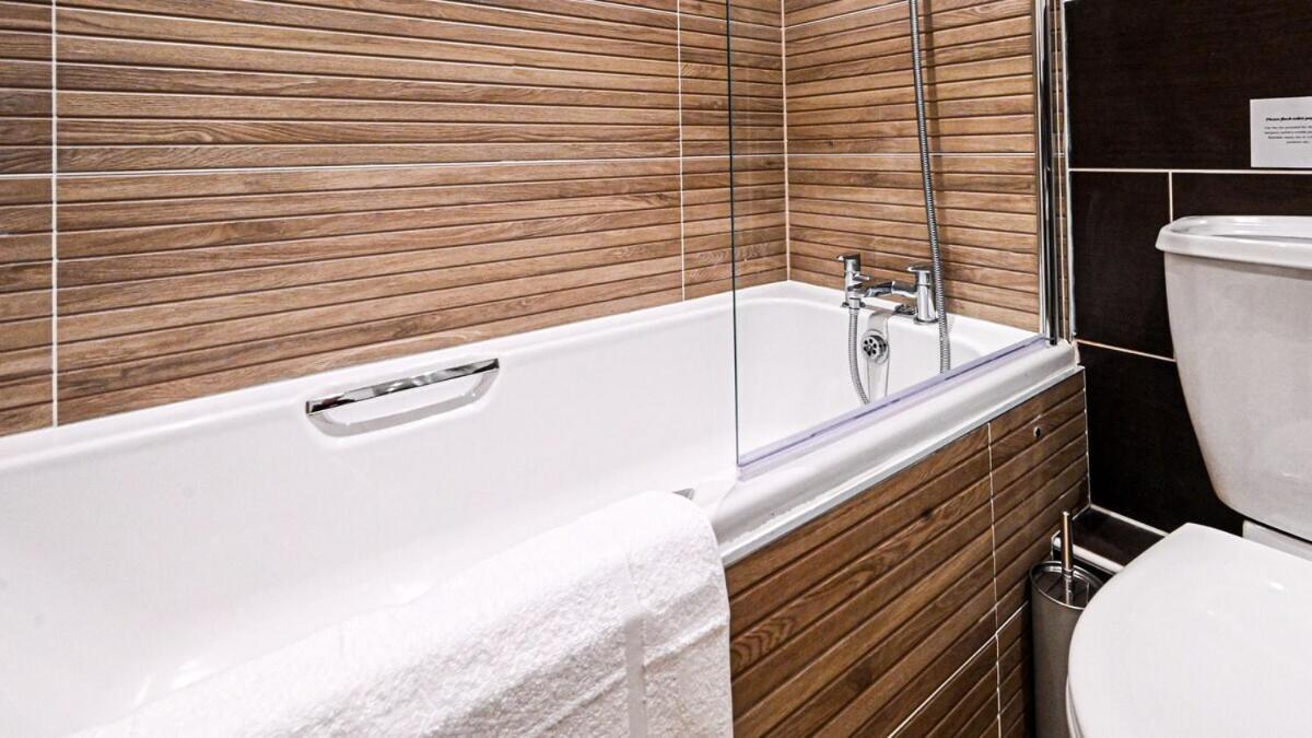 Apartment Two Bedroom Flat By Littlepiggyrentals Short Lets & Serviced With Balcony & Fast Wi-fi Cranfield
