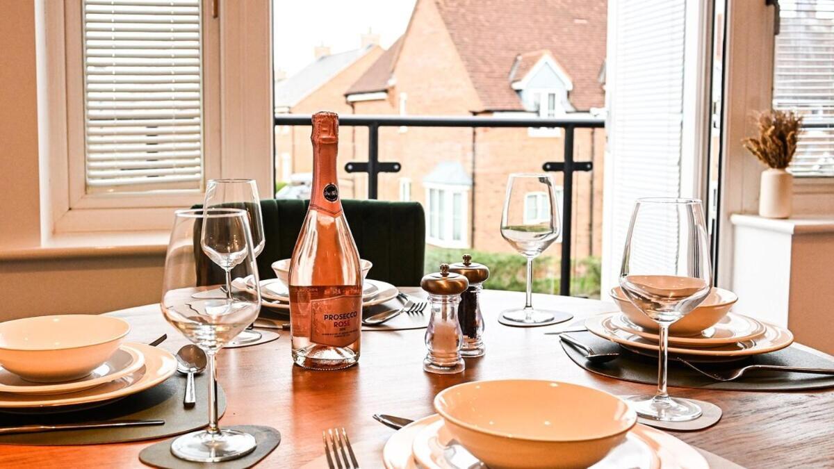 Apartment Two Bedroom Flat By Littlepiggyrentals Short Lets & Serviced With Balcony & Fast Wi-fi